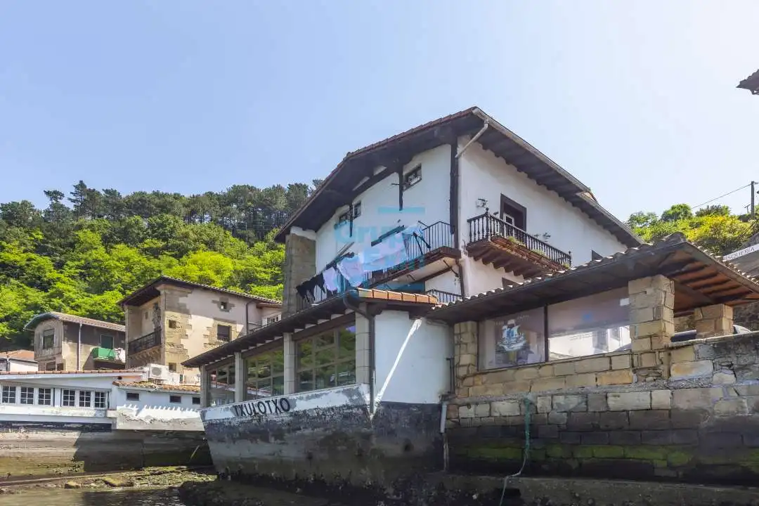 Vista exterior de Local en venta en Pasaia
