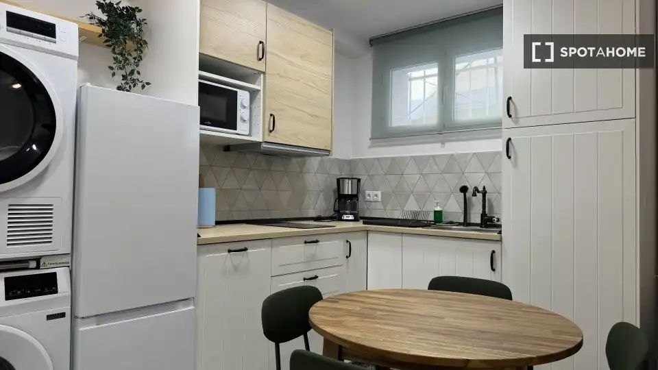 Cuina de Apartament per a compartir en Madrid amb Aire condicionat, Calefacció i Terrassa