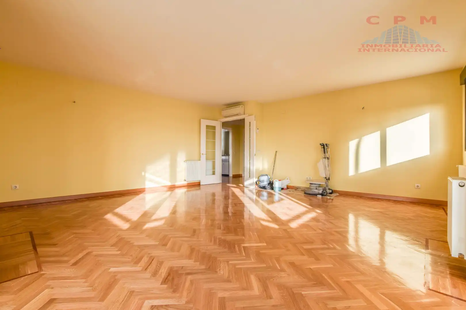 Living room of Flat for rent to own in Madrid  with Air Conditioner, Heating and Oven