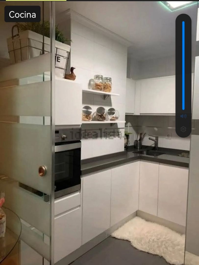 Cuina de Apartament en venda en Ourense Capital  amb Calefacció, Parquet i Terrassa
