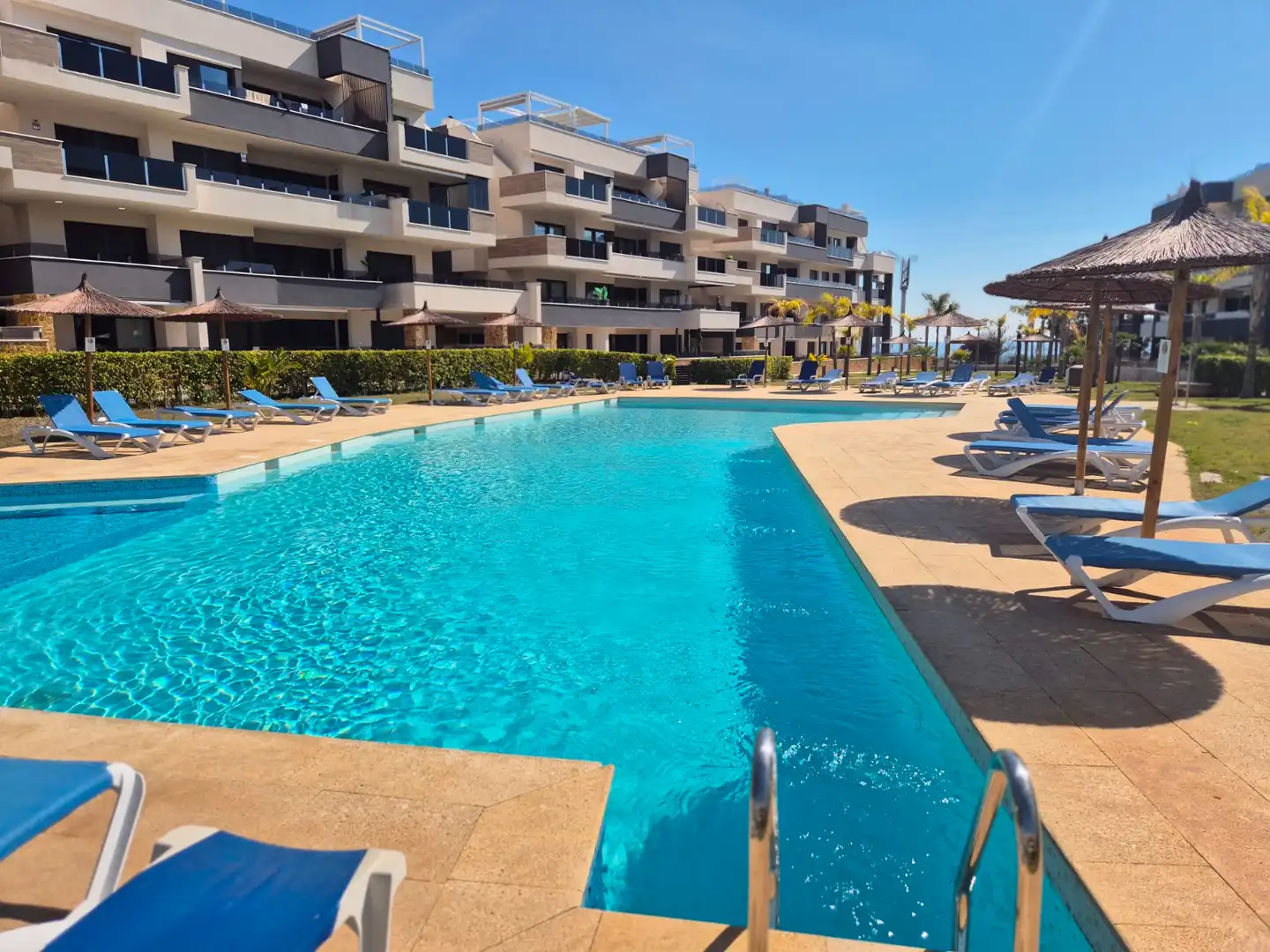 Piscina de Àtic en venda en Orihuela amb Aire condicionat, Terrassa i Moblat