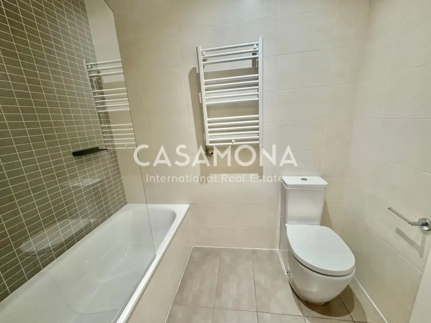 Bany de Apartament en venda en Barcelona amb Aire condicionat, Calefacció i Terrassa