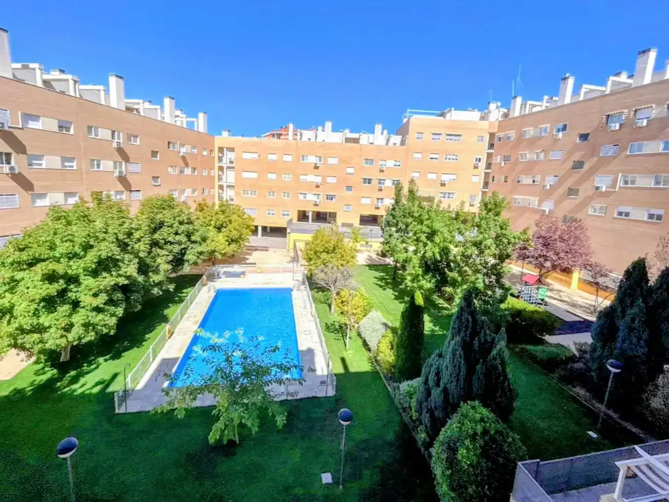 Vista exterior de Pis en venda en Arganda del Rey amb Piscina