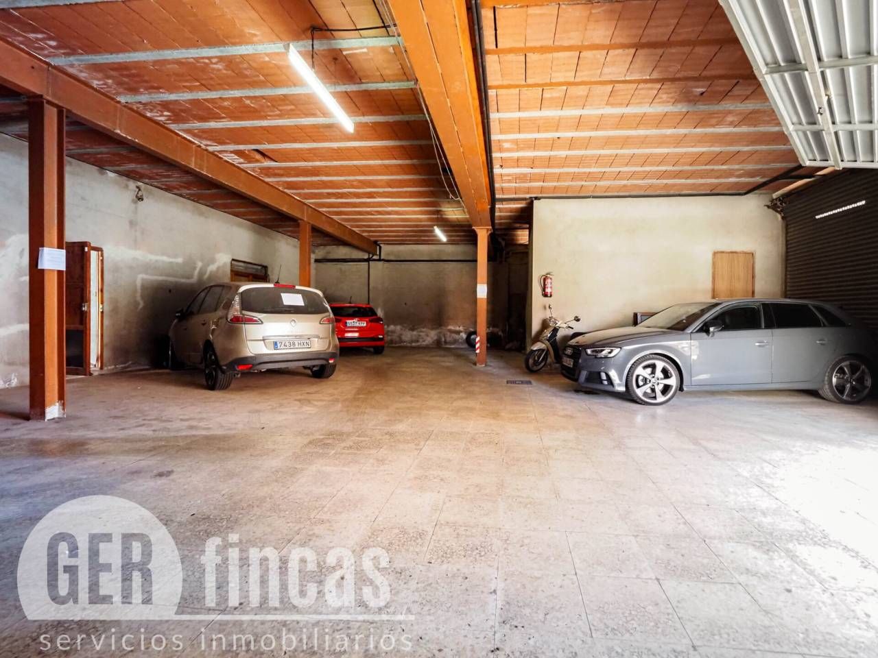 Aparcament de Casa o xalet en venda en Rubí amb Calefacció, Terrassa i Alarma