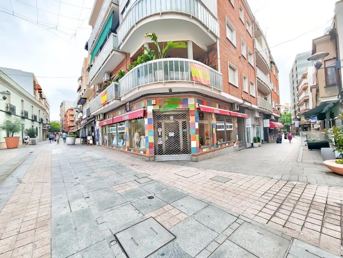 Local de alquiler en Calle Vélez, 8, Centro