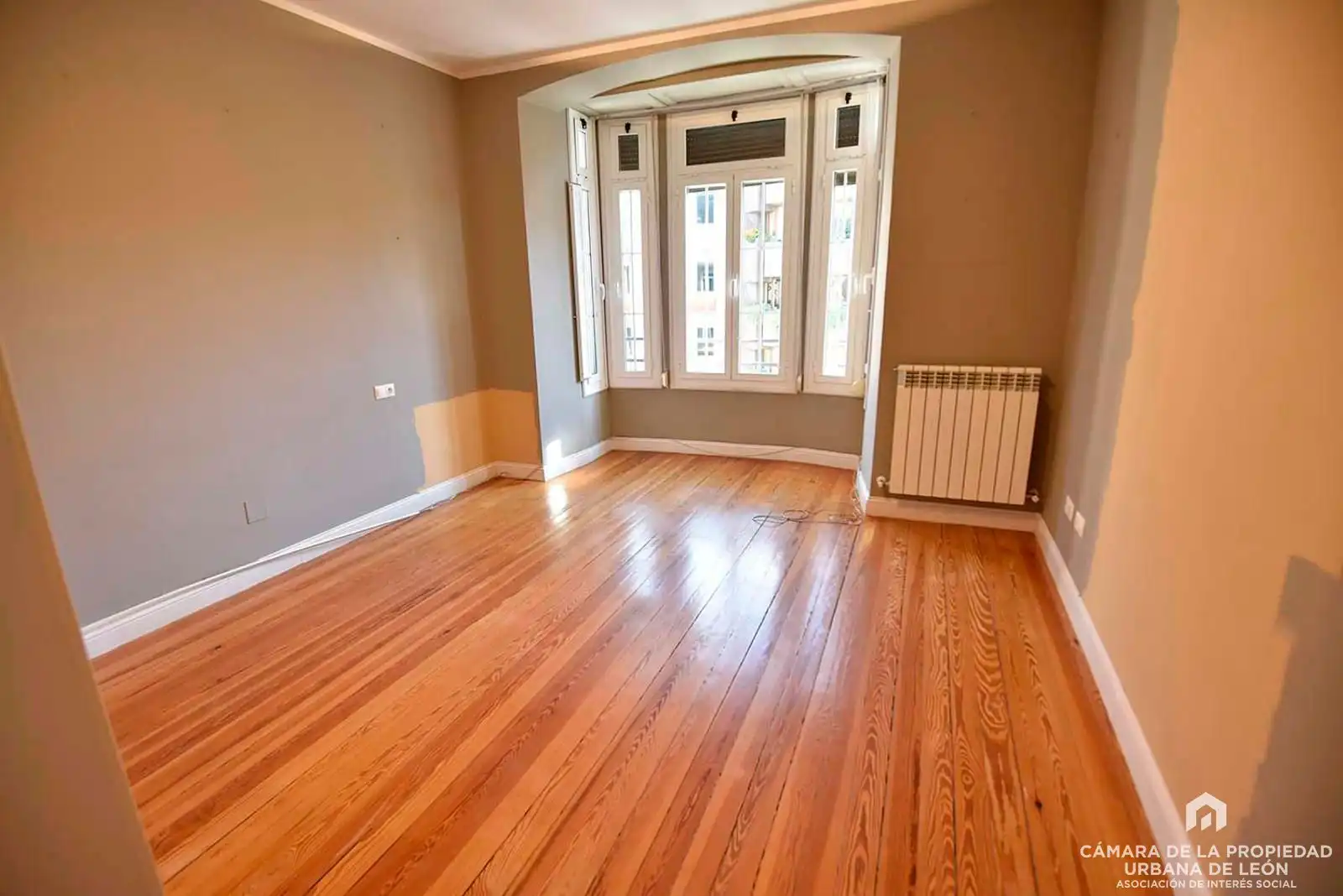 Habitación de Piso de alquiler en León Capital  con Calefacción