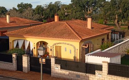 Vista exterior de Casa o xalet en venda en Santibáñez el Alto amb Aire condicionat, Calefacció i Jardí privat