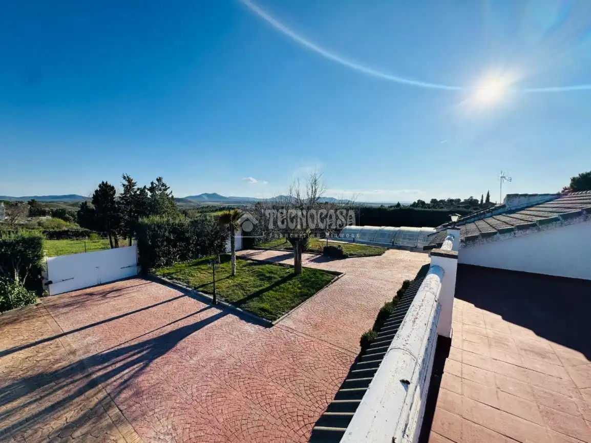 Vista exterior de Casa o xalet en venda en Mora amb Calefacció, Jardí privat i Piscina