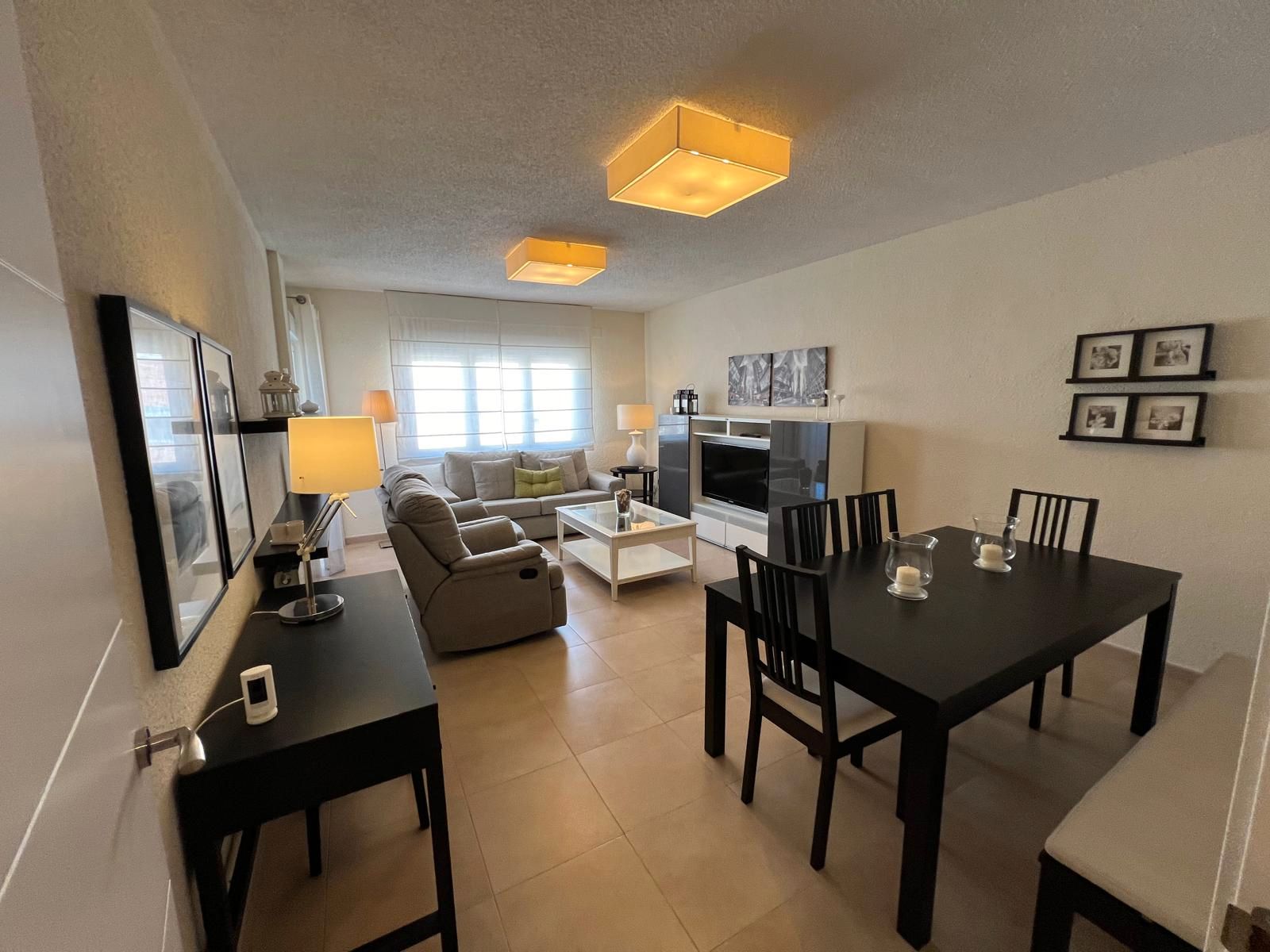 Living room of Flat to rent in  Granada Capital  with Air Conditioner, Heating and Furnished