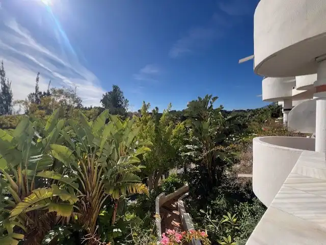 Vista exterior de Piso en venta en Marbella con Aire acondicionado, Jardín privado y Terraza