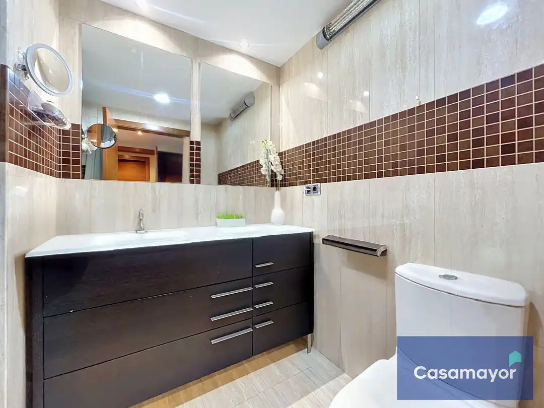 Baño de Piso en venta en Alicante / Alacant con Aire acondicionado, Calefacción y Trastero
