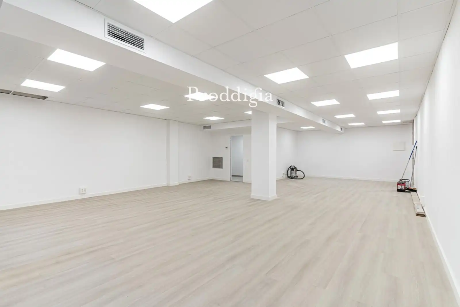 Office for rent in Barcelona  with Air Conditioner, Heating and Alarm
