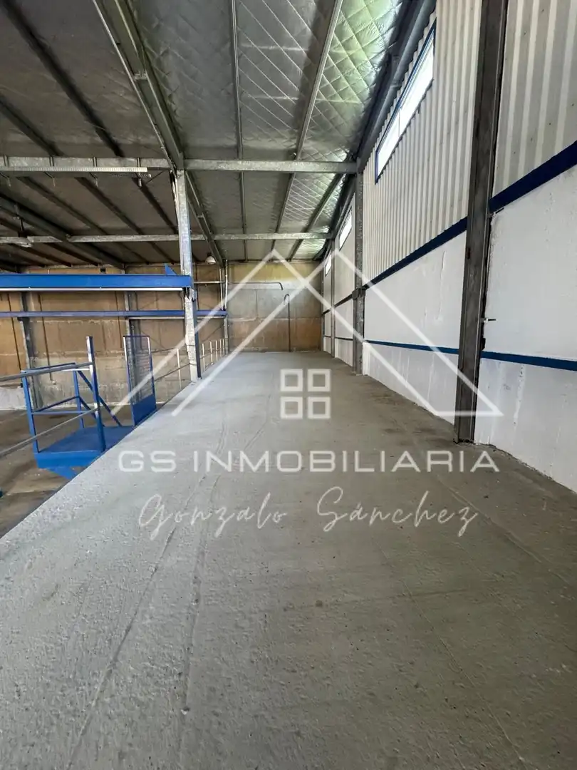 Nave industrial en venta en Lucena