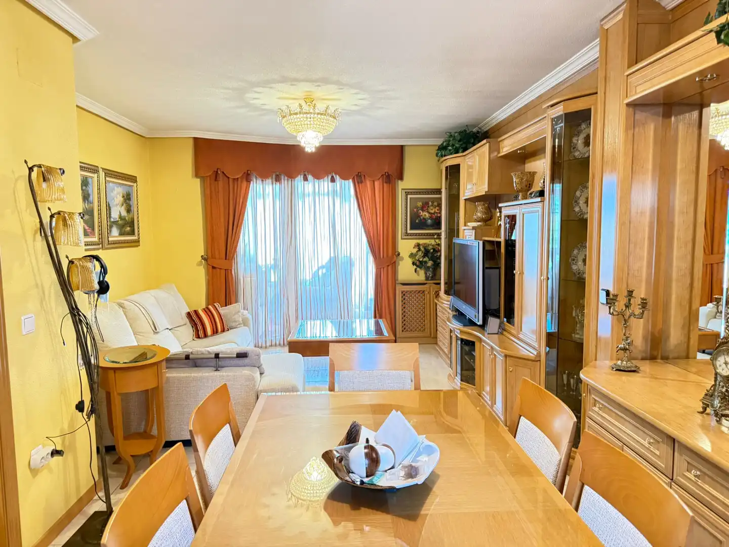 Sala d'estar de Casa adosada en venda en Móstoles amb Aire condicionat, Calefacció i Jardí privat