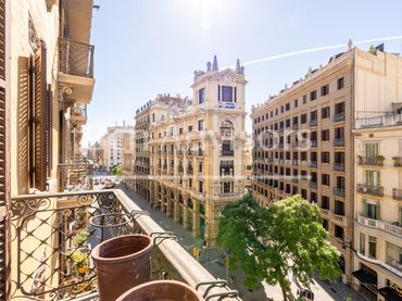 Piso con balcón en venta en Via Laietana