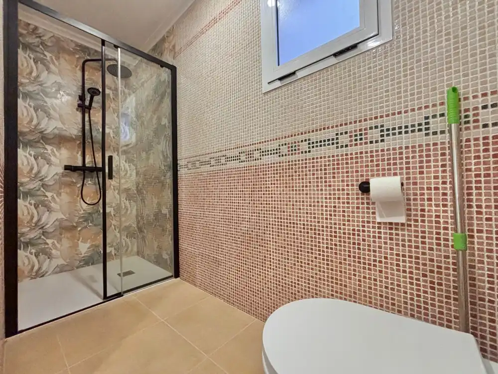 Bany de Apartament en venda en Torrevieja amb Aire condicionat, Parquet i Moblat