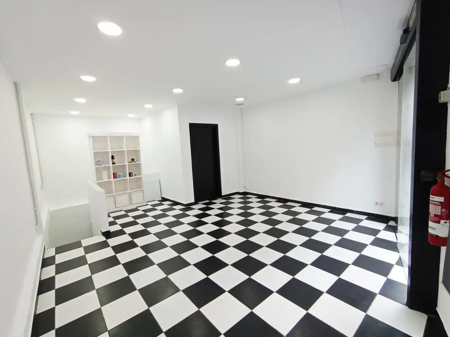 Local de alquiler en Transversal, 243, Sant Pere