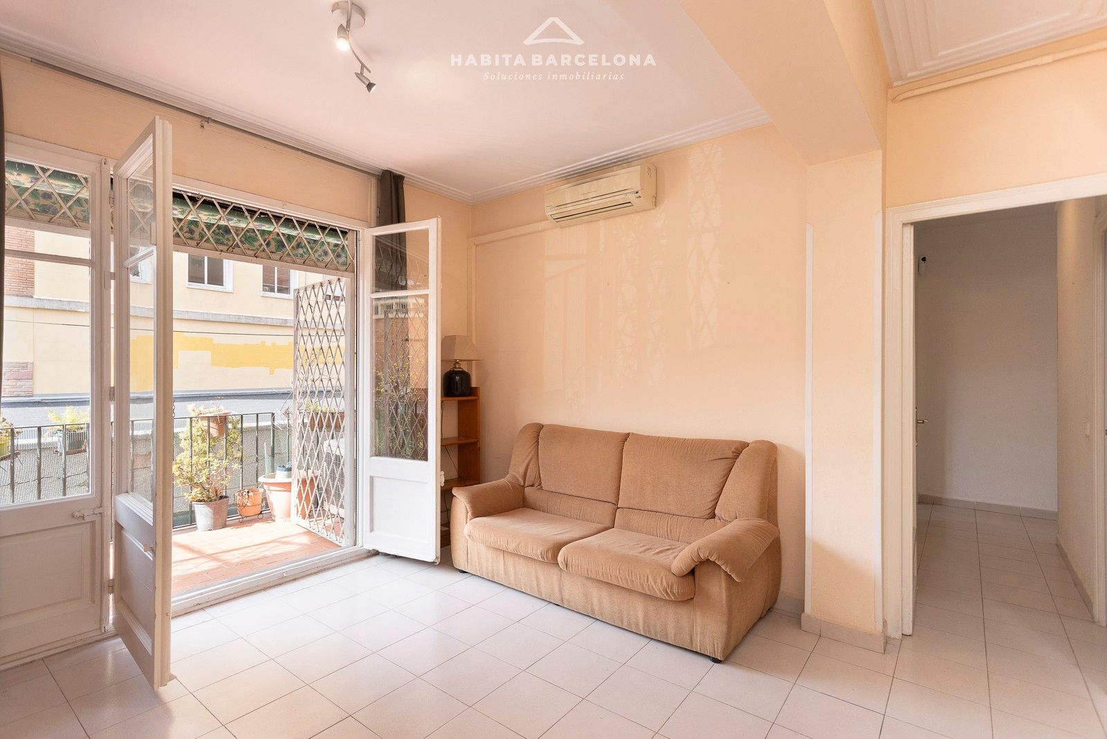 Sala de estar de Piso en venta en  Barcelona Capital con Aire acondicionado, Terraza y Amueblado