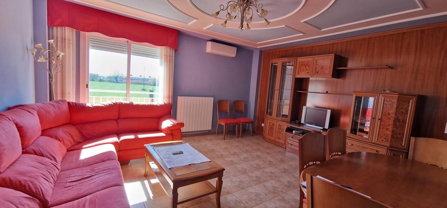 Living room of Single-family semi-detached for sale in Pastriz  with Air Conditioner and Terrace