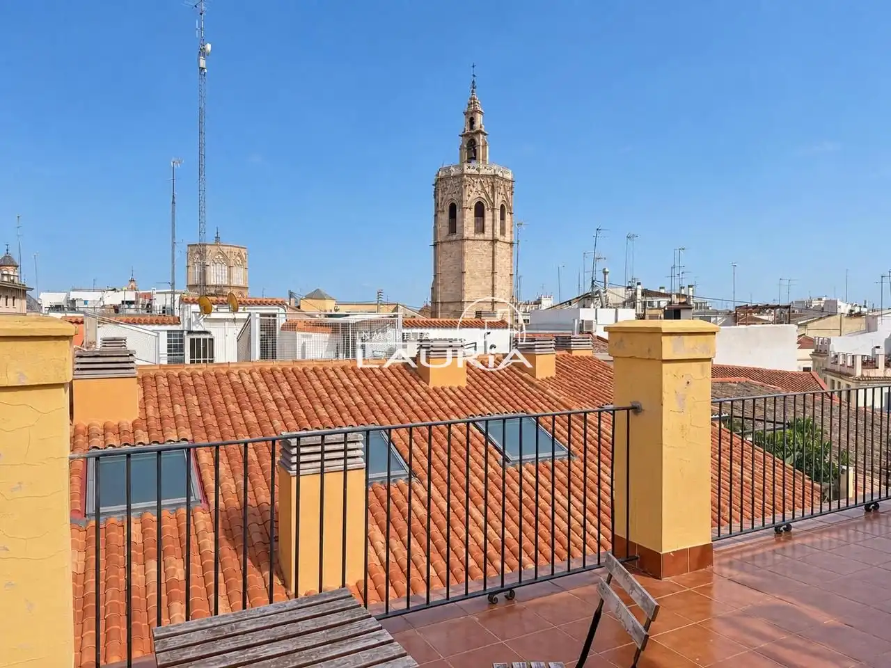 Exterior view of Flat for rent in Valencia  with Air Conditioner, Heating and Storage room
