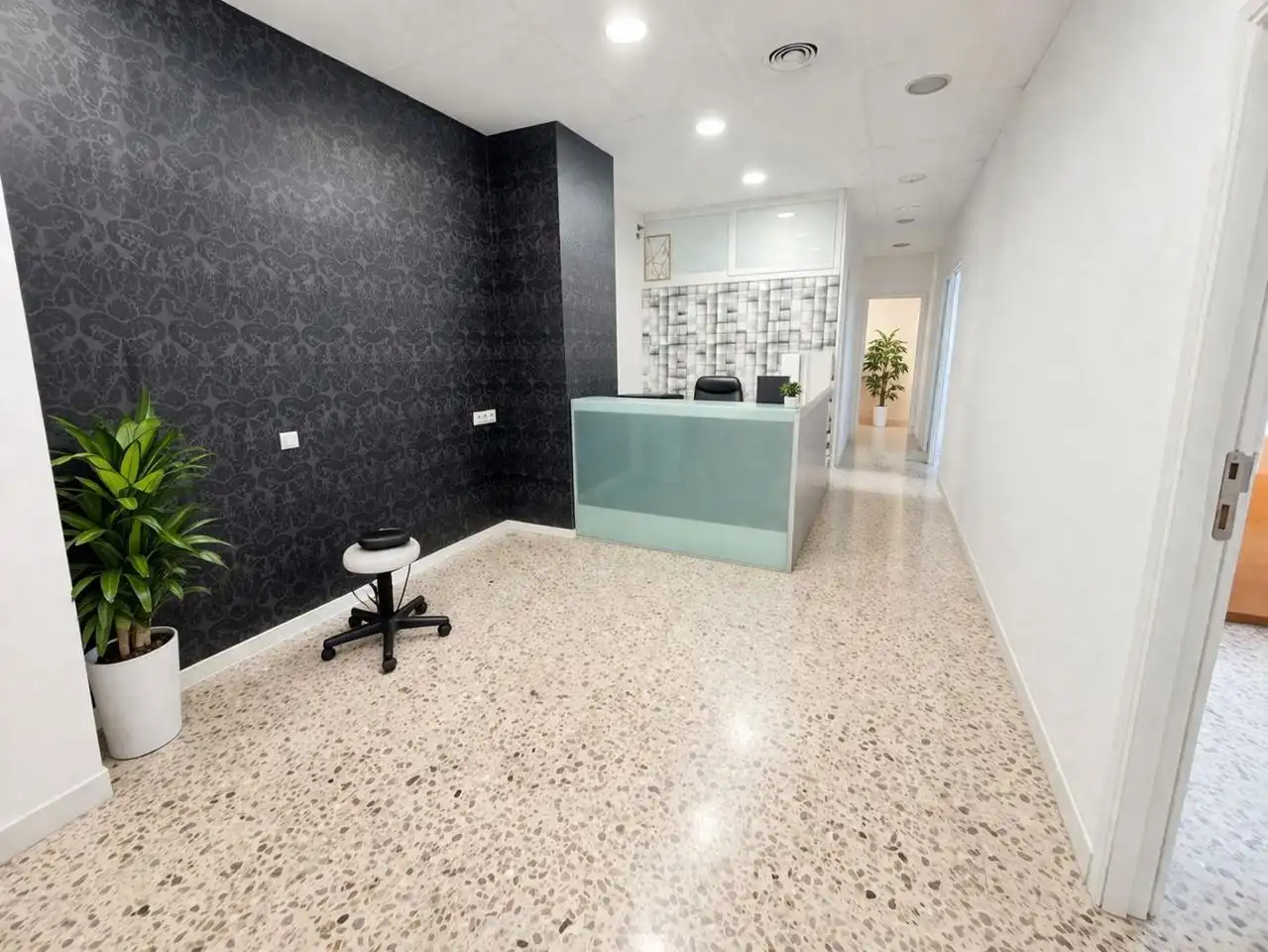 Local de alquiler en De Ramon Turró, Via Europa - Parc Central