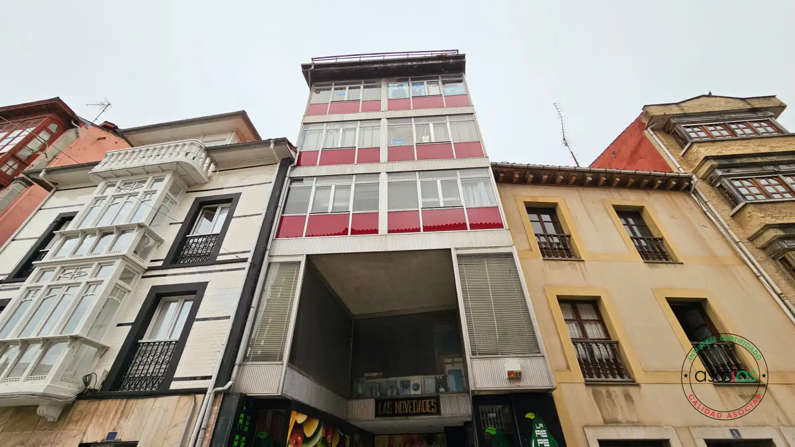 Vista exterior de Edifici en venda en Tineo
