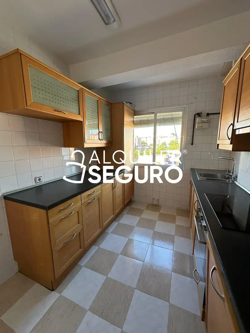Cocina de Piso de alquiler en Madrid con Calefacción y Terraza