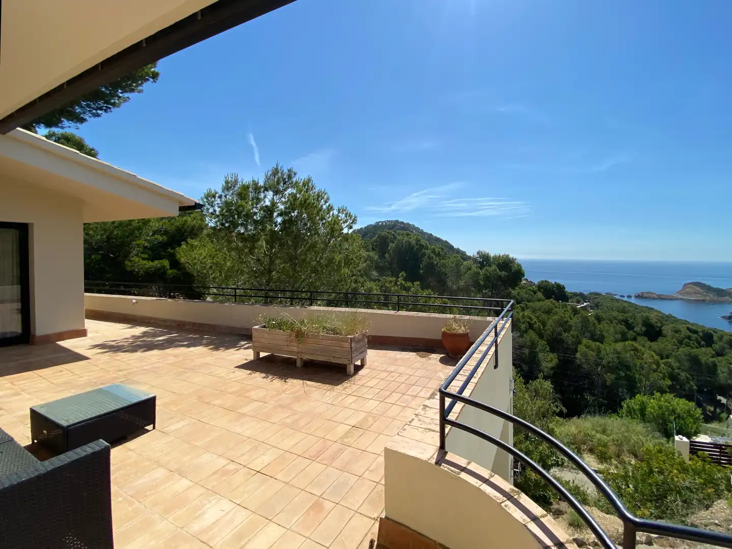 Terraced house with garden for sale in Carrer Medas, imagen 2
