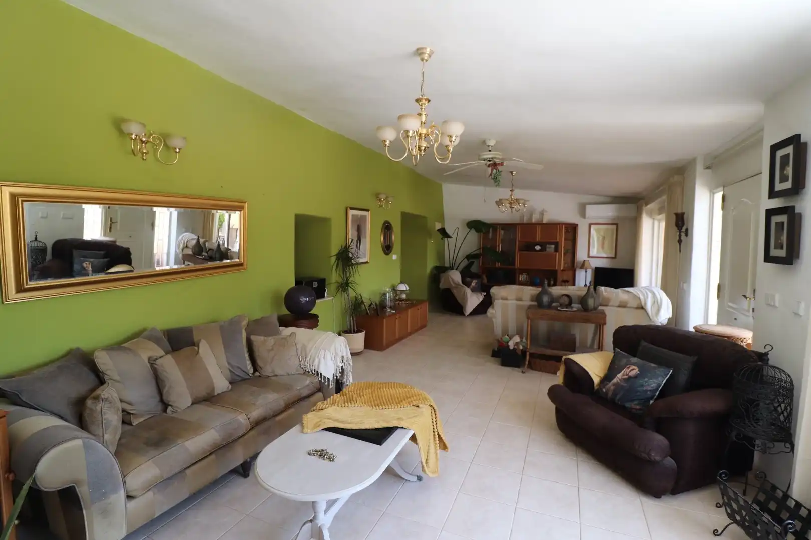 Wohnzimmer von Country house zum Verkauf in Hondón de las Nieves / El Fondó de les Neus mit Privatgarten, Terrasse und Abstellraum