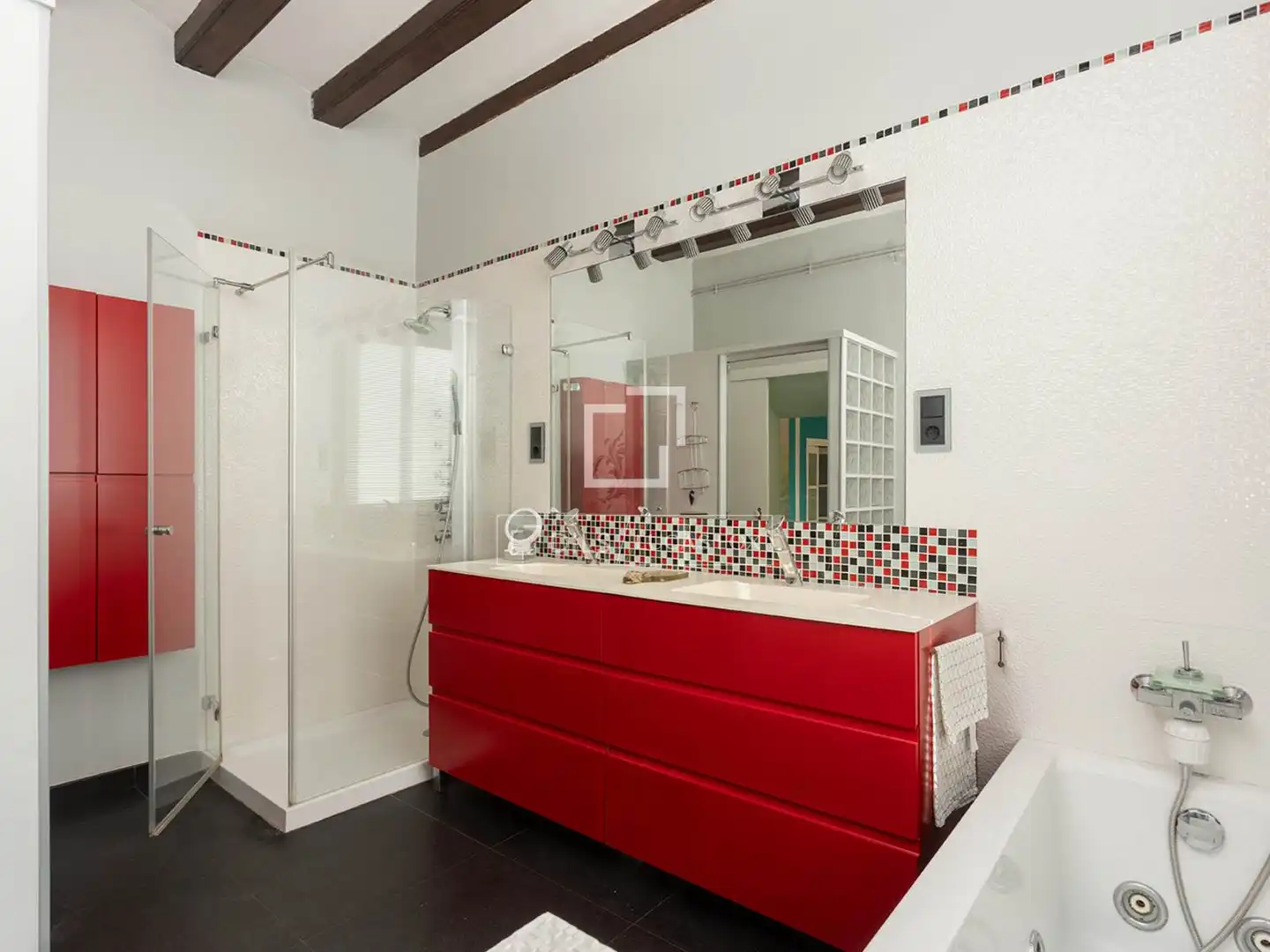 Bathroom of Flat for sale in Barcelona  with Air Conditioner, Terrace and Balcony