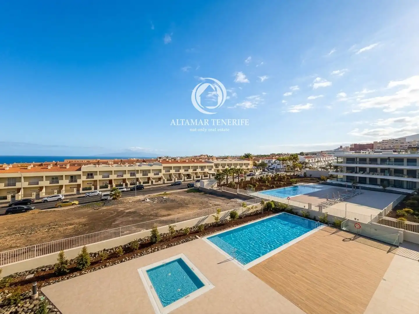 Außenansicht von Wohnungen zur Miete in Adeje mit Terrasse, Abstellraum und Schwimmbad