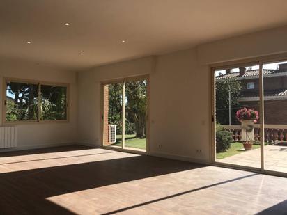 Sala d'estar de Casa o xalet de lloguer en Sant Just Desvern amb Aire condicionat, Calefacció i Jardí privat