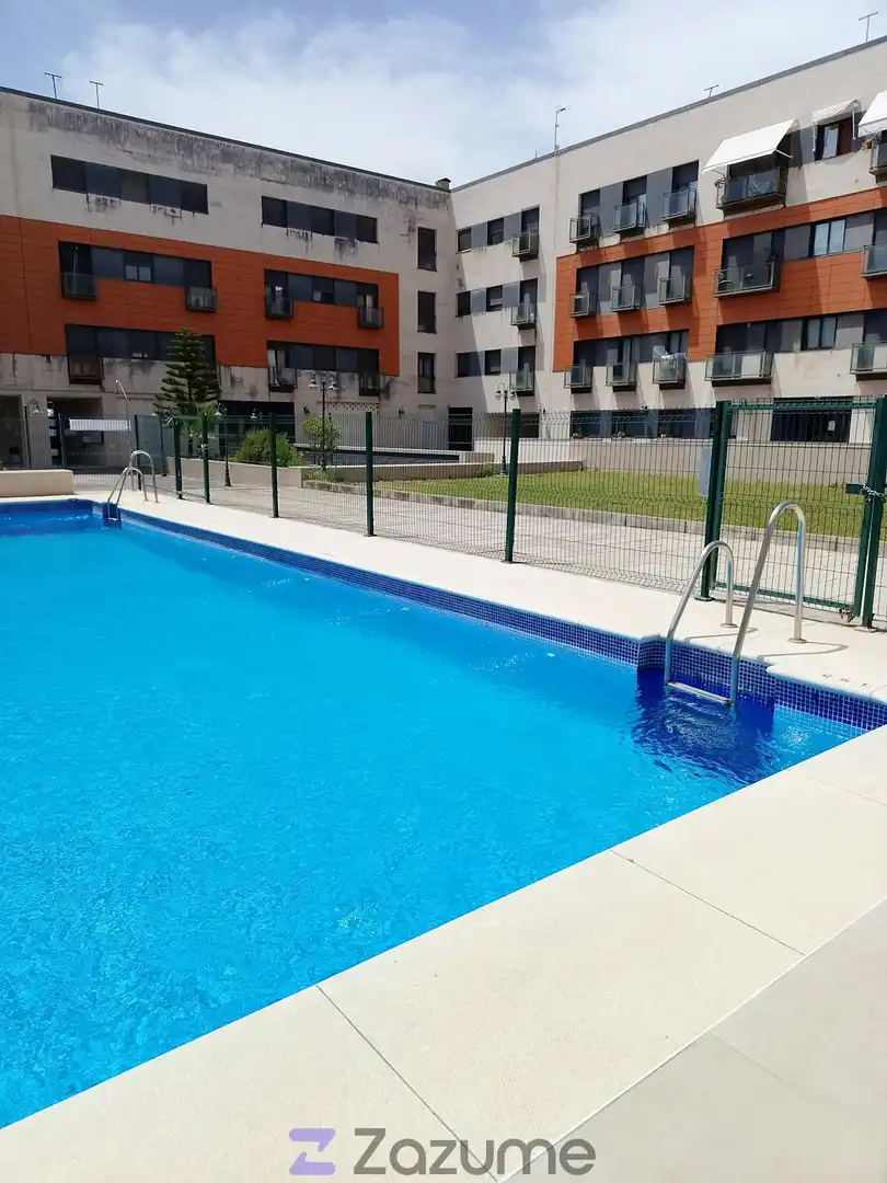 Piscina de Piso de alquiler en Camas con Aire acondicionado, Calefacción y Parquet