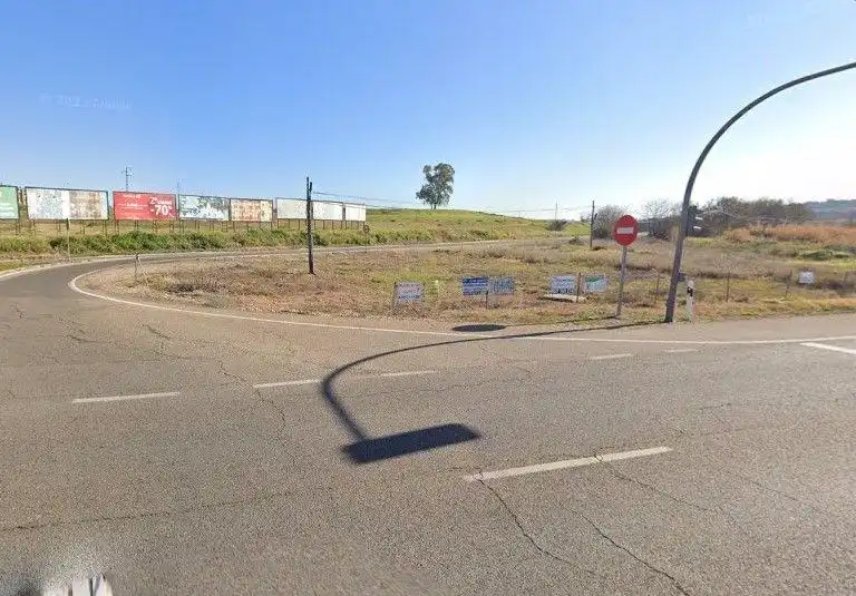 Terreni e lotti in vendita a Avenida Antonio Hernández Gil, Badajoz, Spain Paraje San Gabriel, imagen 3