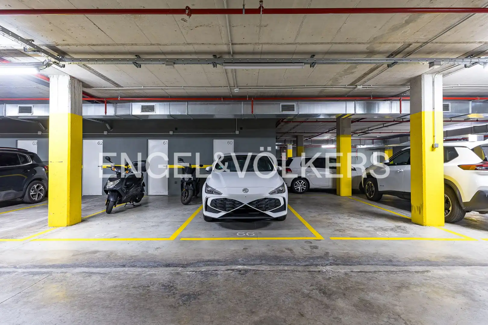 Parking of Flat for sale in L'Hospitalet de Llobregat  with Air Conditioner, Heating and Parquet flooring