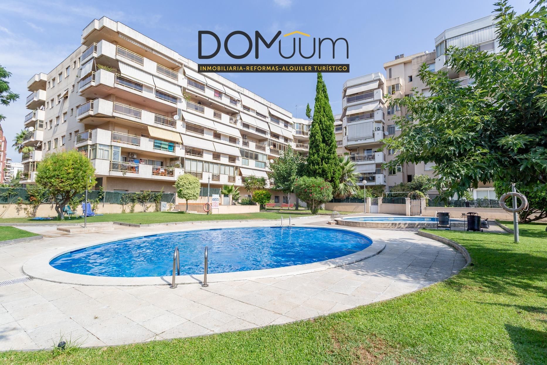 Piscina de Pis en venda en Salou amb Jardí privat, Terrassa i Balcó