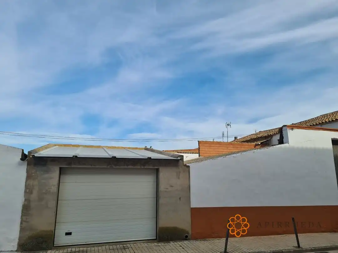 Vista exterior de Nave industrial en venta en La Zaida