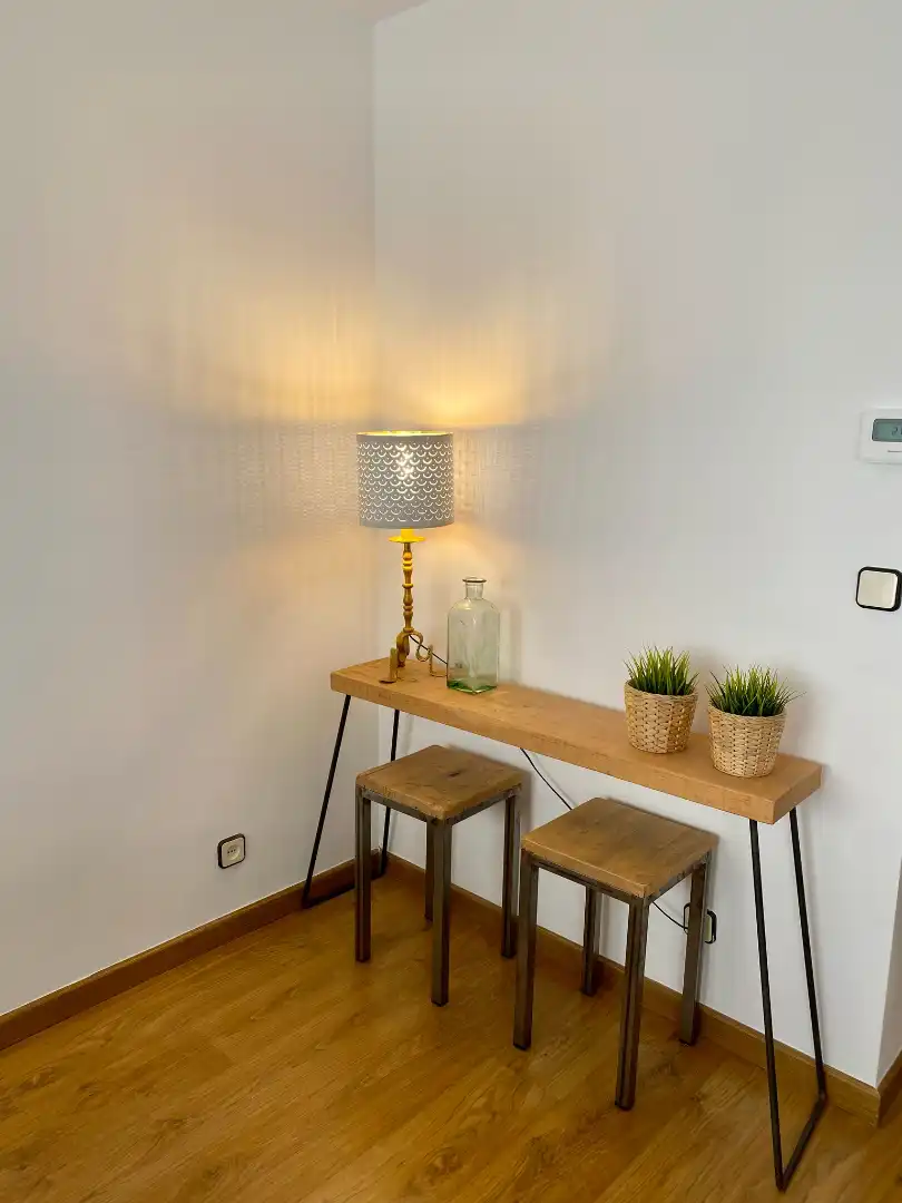 Vista exterior de Pis de lloguer en Cornellà de Llobregat amb Moblat, Forn i Rentadora