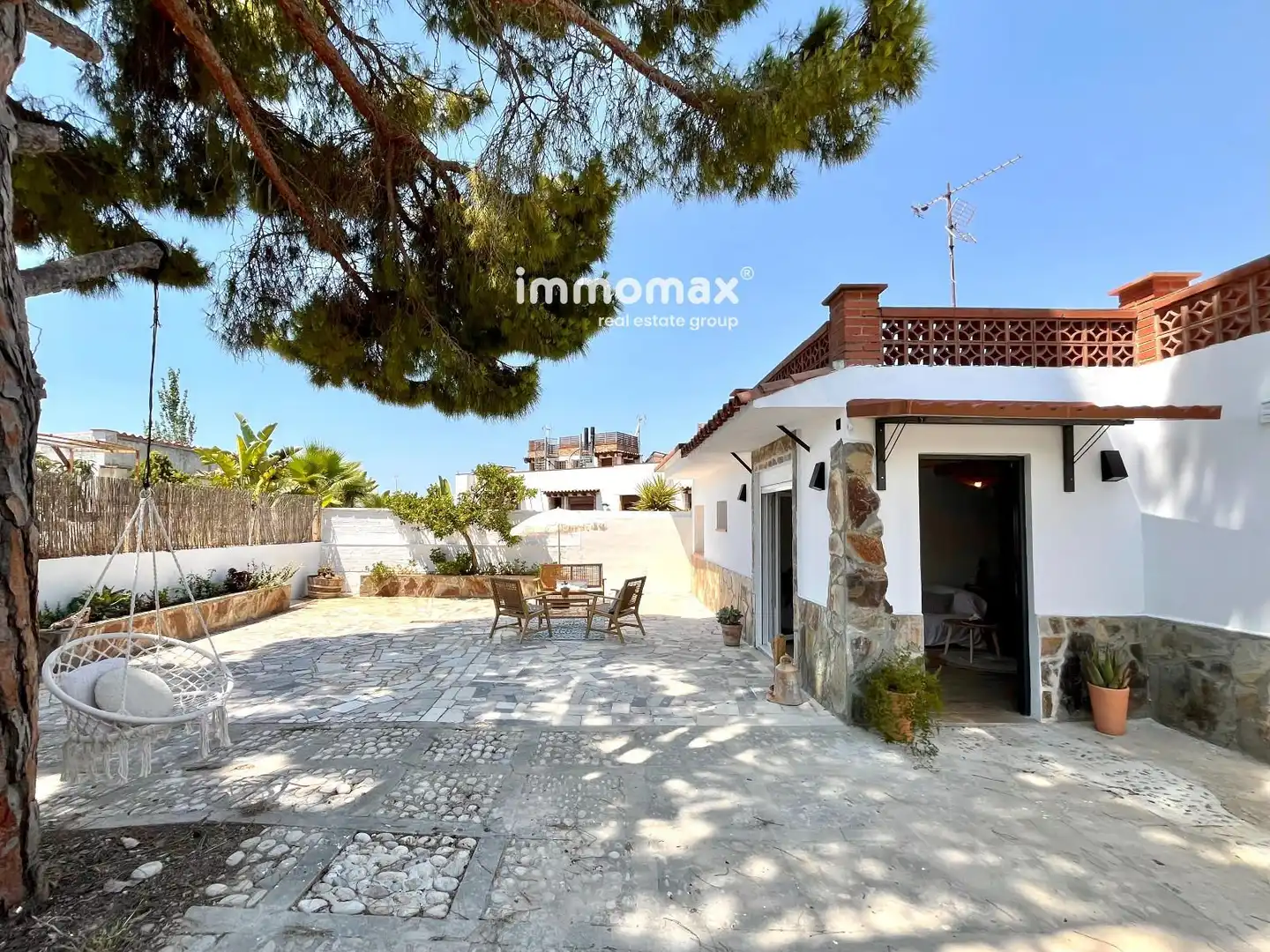 Exterior view of Houses for sale in Vilanova i la Geltrú  with Terrace and Storage room