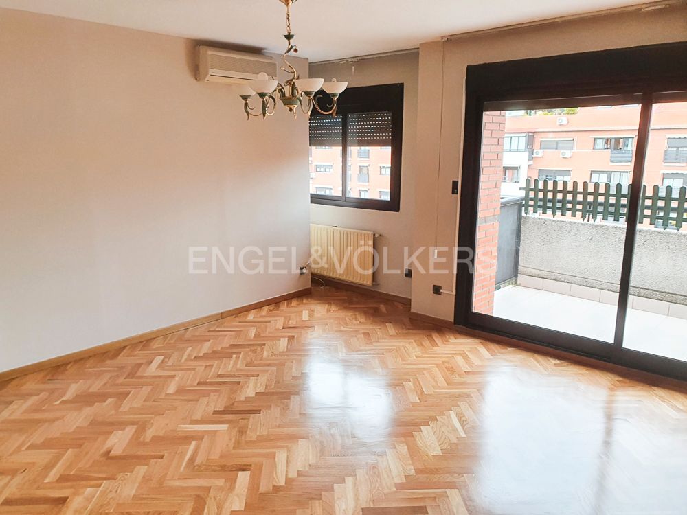 Sala d'estar de Apartament de lloguer en Alcorcón amb Calefacció, Jardí privat i Terrassa