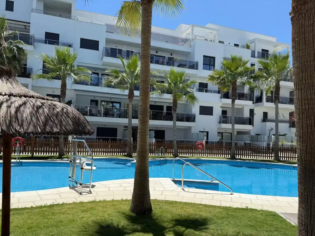 Schwimmbecken von Wohnung zur Miete in Motril mit Klimaanlage, Schwimmbad und Balkon