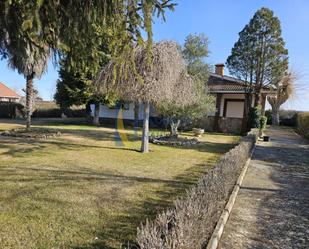 Garden of House or chalet for sale in Valencia de Don Juan  with Heating, Private garden and Storage room