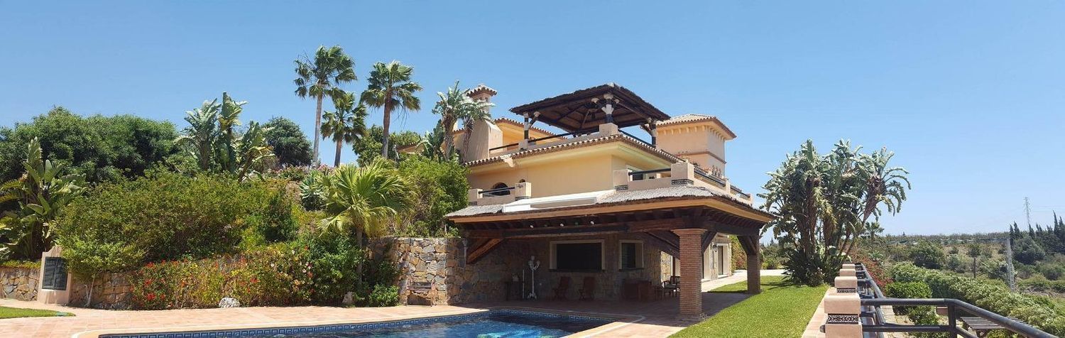 Vista exterior de Finca rústica en venda en Estepona