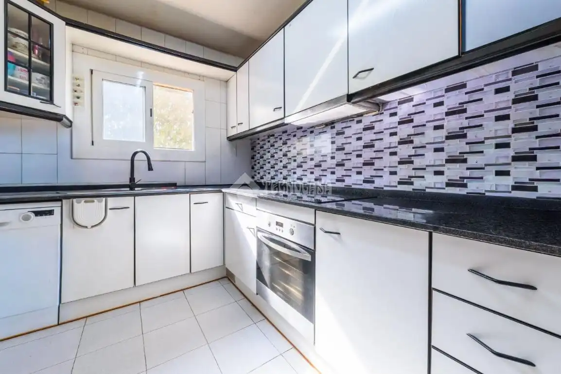 Semi-detached house with terrace for sale in Av. Corts Catalanes, imagen 15