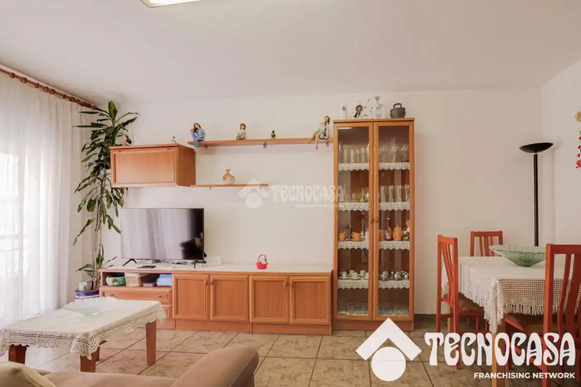 Living room of Flat for sale in Santa Coloma de Gramenet  with Air Conditioner and Furnished