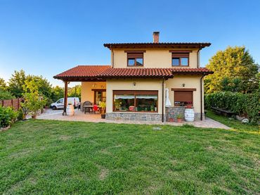 Villa con balcone in vendita a Lugar la Pesa