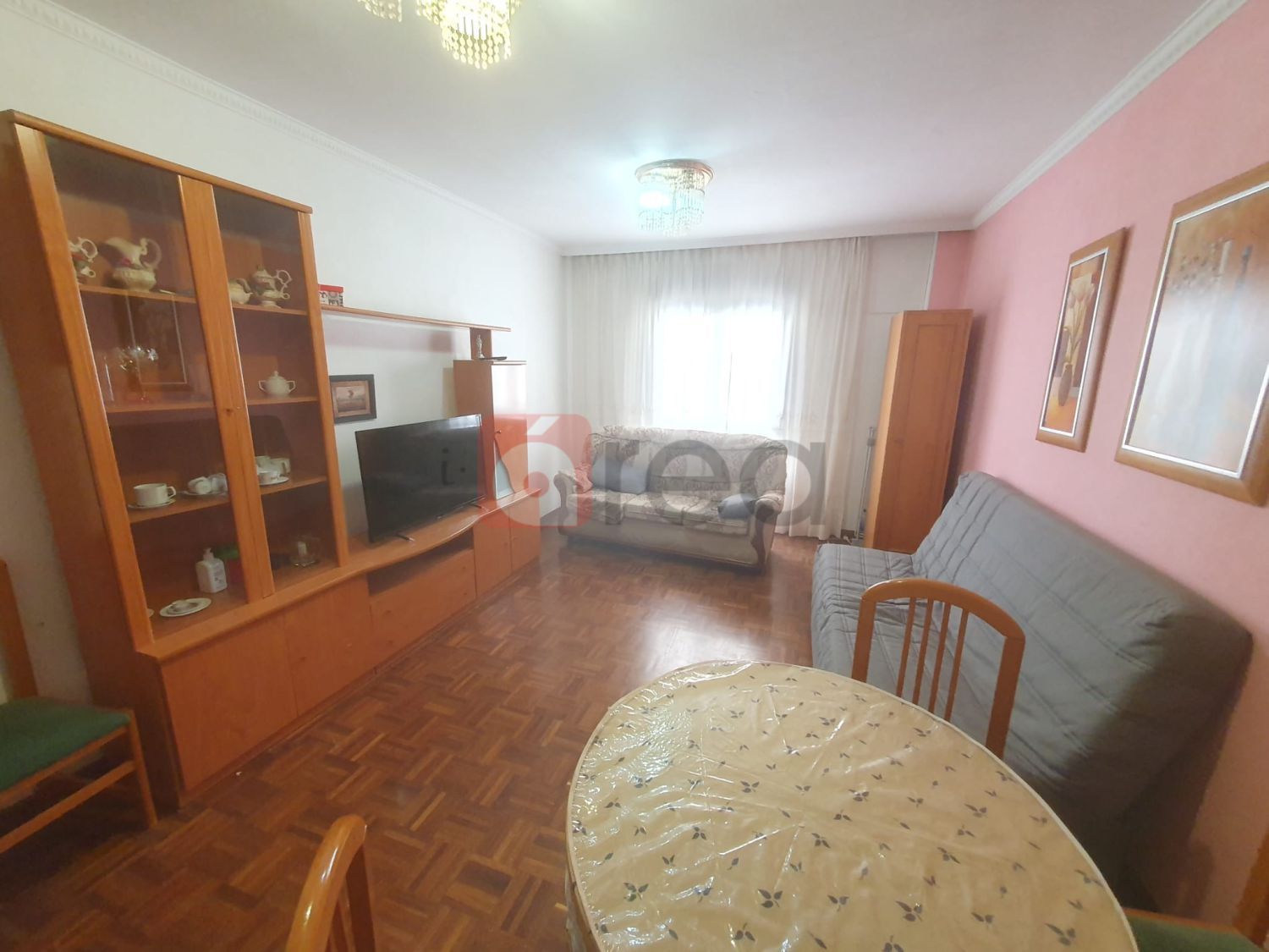 Sala d'estar de Pis en venda en Cuenca Capital amb Calefacció, Parquet i Terrassa