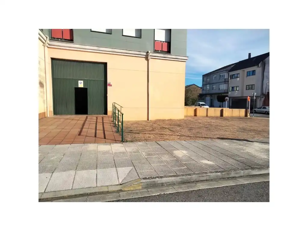 Local comercial en venta en A Piringalla - Albeiros - Garabolos