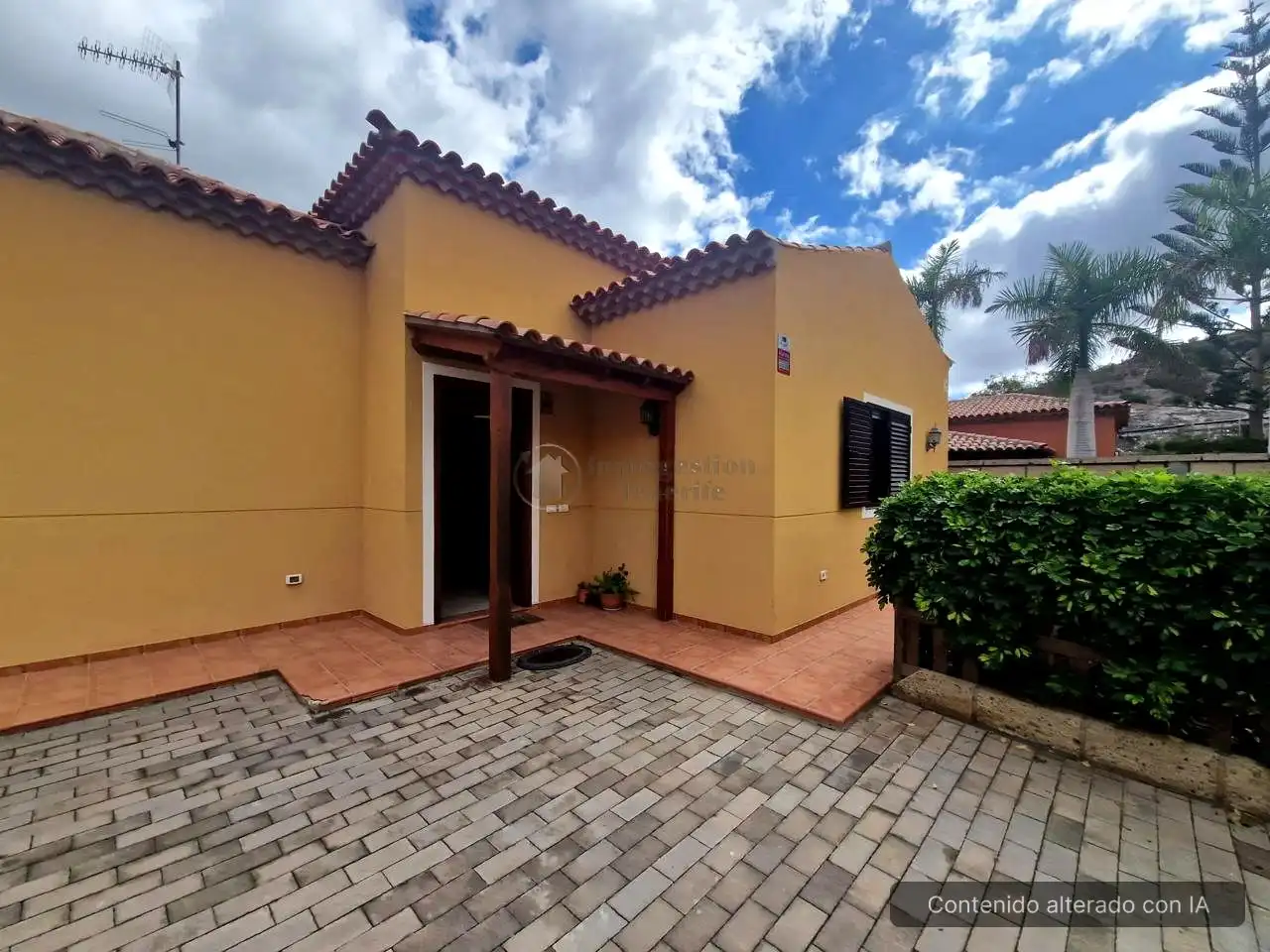 Vista exterior de Casa o chalet en venta en Arona con Terraza, Piscina y Amueblado
