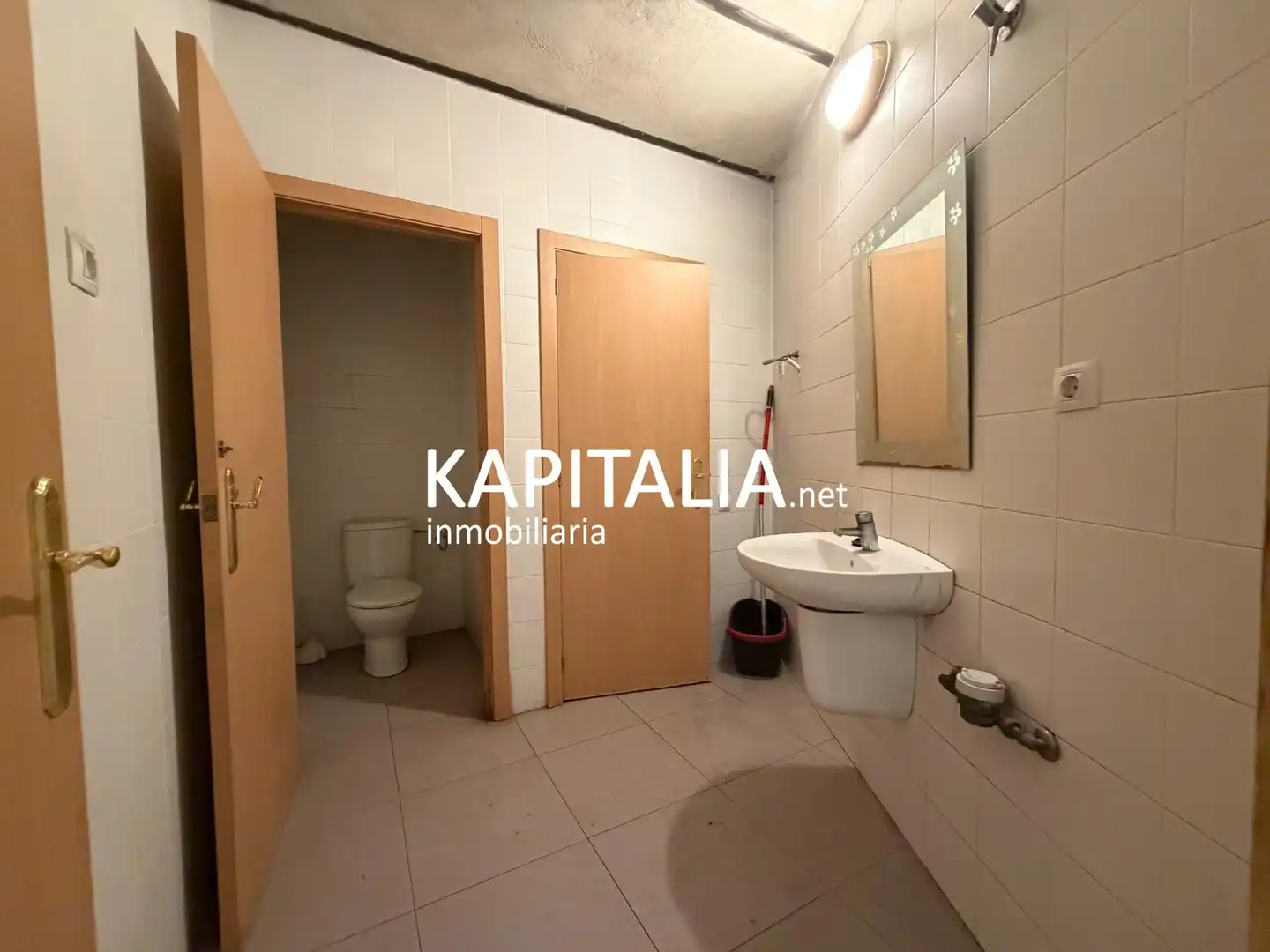 Badezimmer von Fabrikhallen zur Miete in Albaida